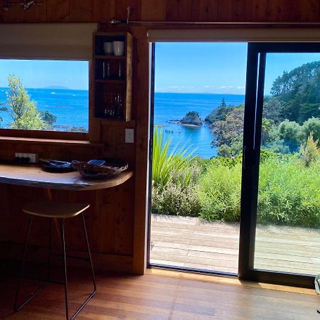 Kereru Cabin - Spectacular Seaviews, Rustic, Glamping Eco Adventure بالم بيتش المظهر الخارجي الصورة