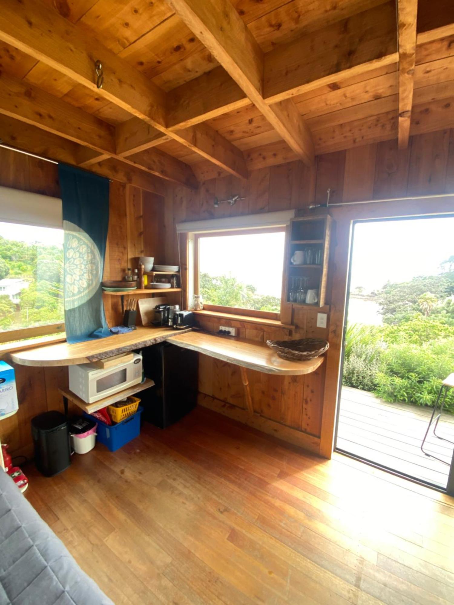 Kereru Cabin - Spectacular Seaviews, Rustic, Glamping Eco Adventure بالم بيتش المظهر الخارجي الصورة